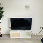 Cozy 1 Bedroom Garden Escape